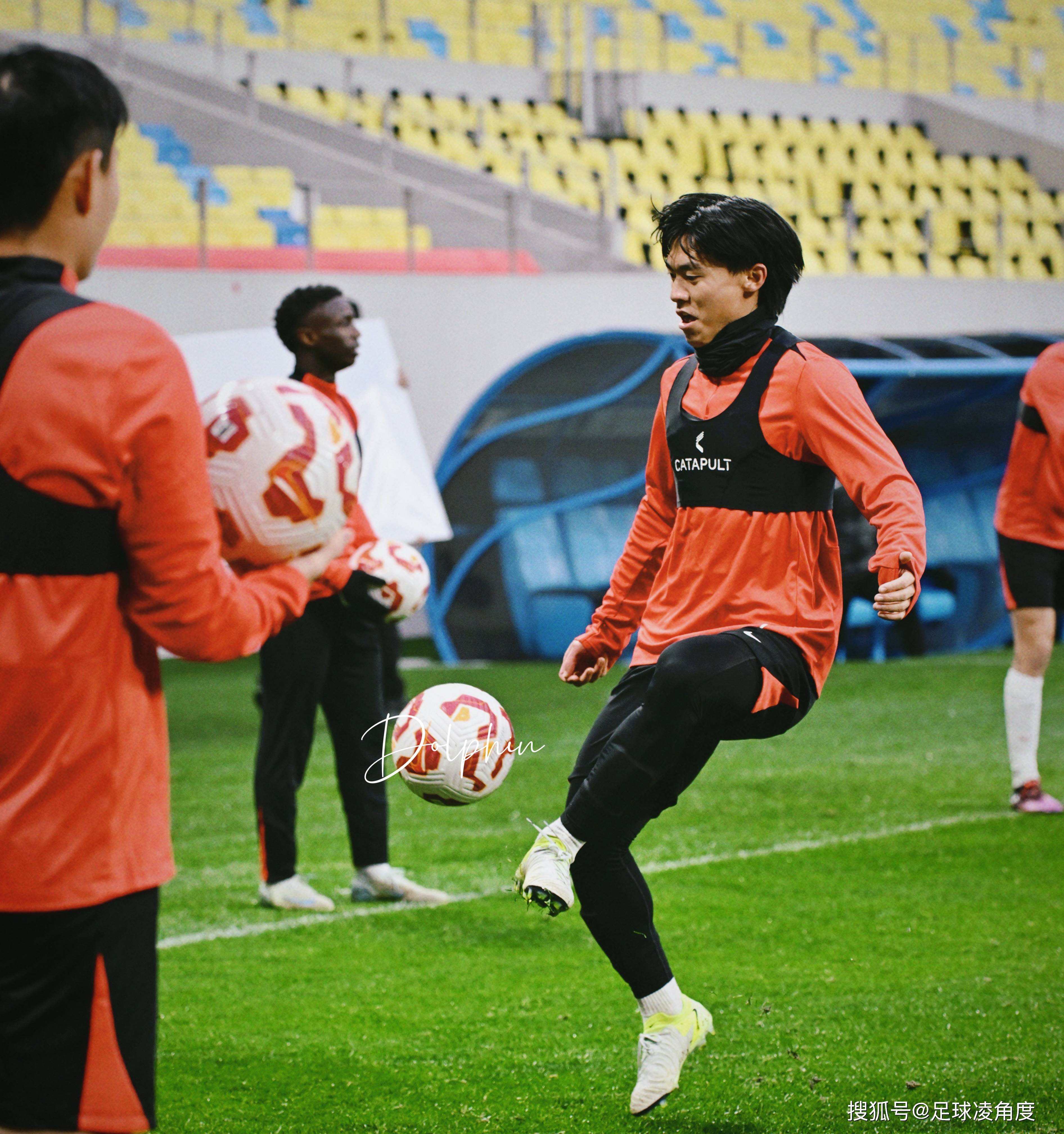 包含赛后德甲焦点战,巴塞罗那绝杀压哨,媒体盛赞,年轻球员得到机会的词条 包含赛后德甲焦点战,巴塞罗那绝杀压哨,媒体盛赞,年轻球员得到机会的词条