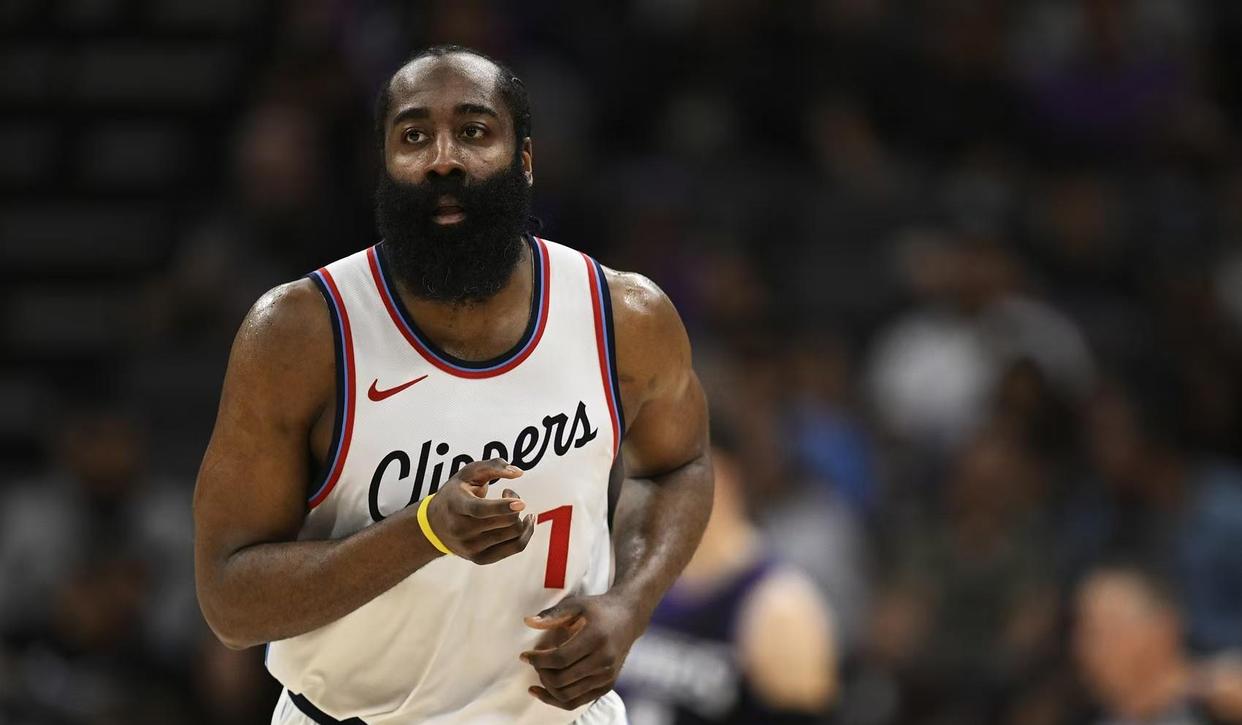 哈登在塞尔维亚队比赛中挺进下一轮，大胜引发热议！的简单介绍